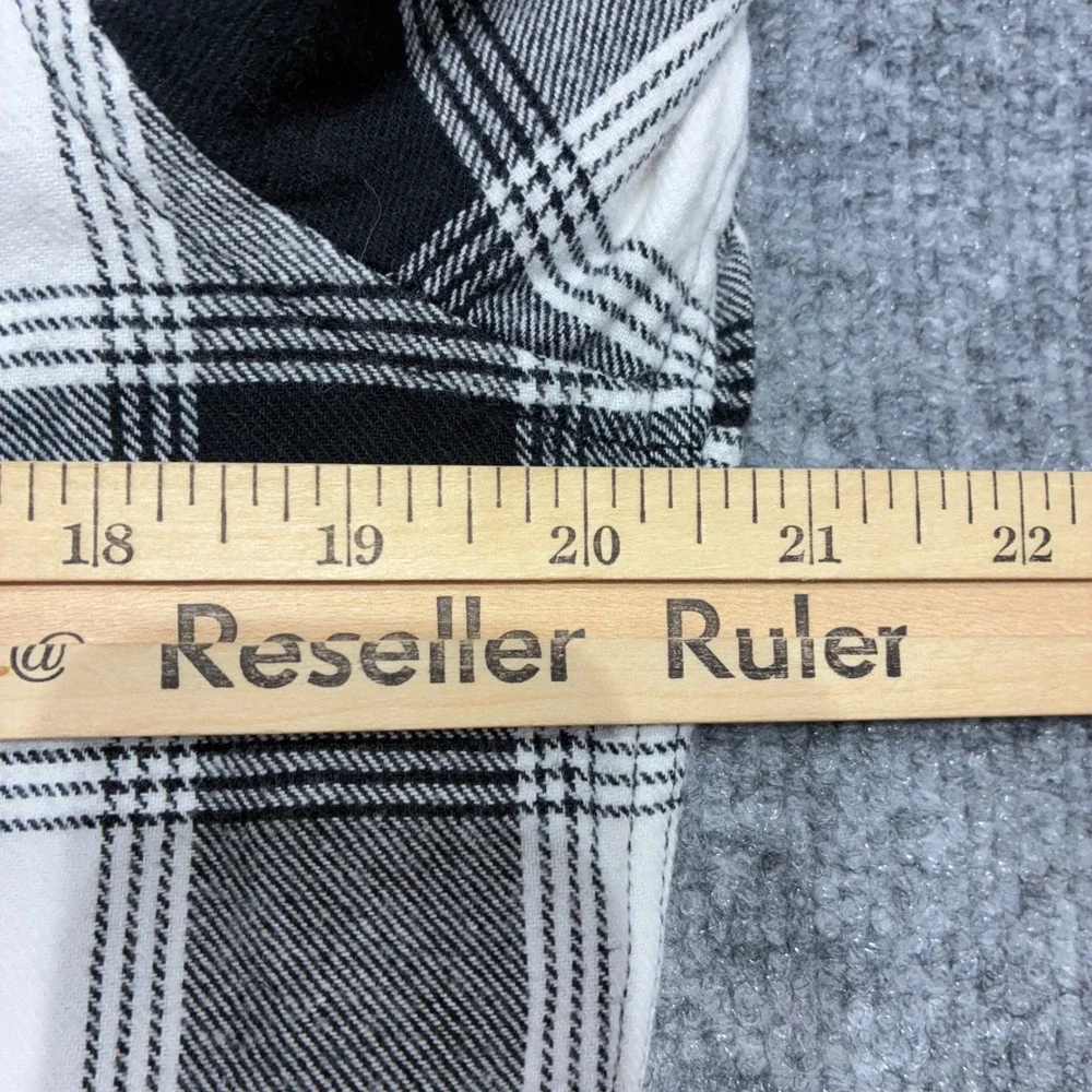 GAP Untucked Flannel Shirt Mens Small Black White Plaid Button-up Outdoor Casual